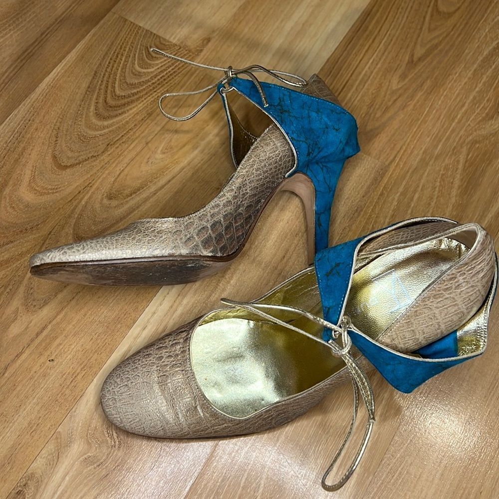 Due Farina Gold and Teal Tie Heels Womens 8